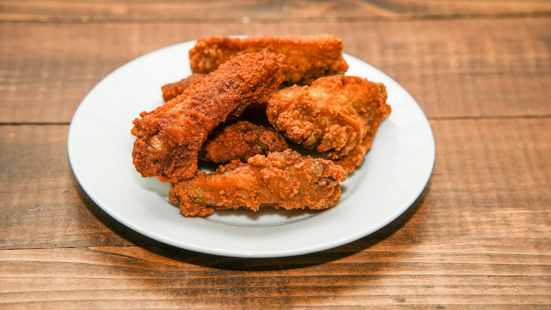 Crispy Buffalo Wings with Tangy Hot Sauce