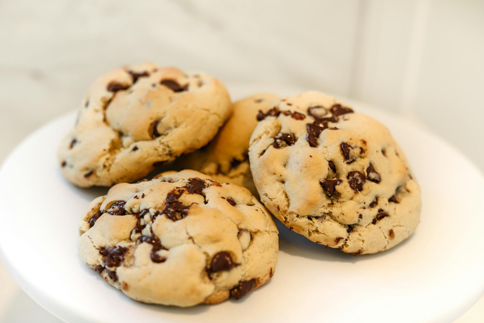 Classic Chocolate Chip Cookies with Crisp Edges and Chewy Centers